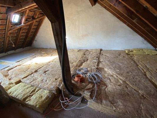 Mit dem Ausbau des Dachbodens wurde bereits begonnen