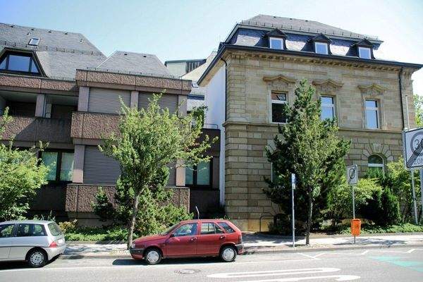 Aussen-Straße-Blick-auf-das-Gebäude(von_Schulstraße)(3)