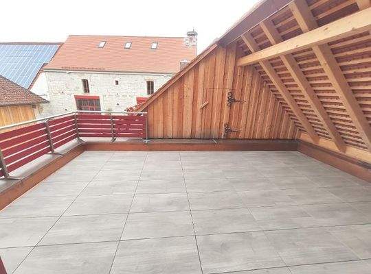 Teilweise überdachte Terrasse Bild 1