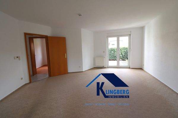 Wohnzimmer mit Ausgang Terrasse