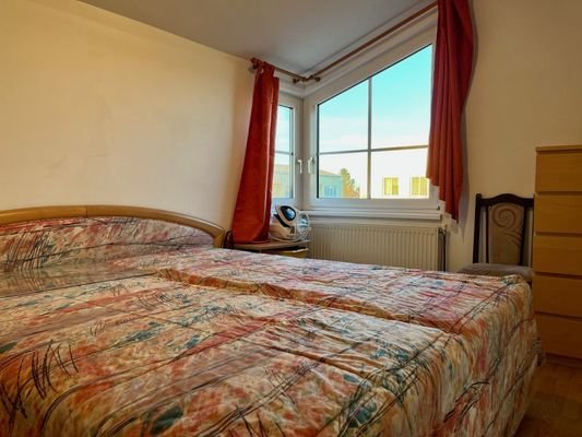 Schlafzimmer 1