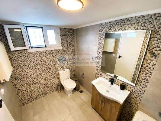 img_e7706ebe-281a-44af-8258-64b8faea3565