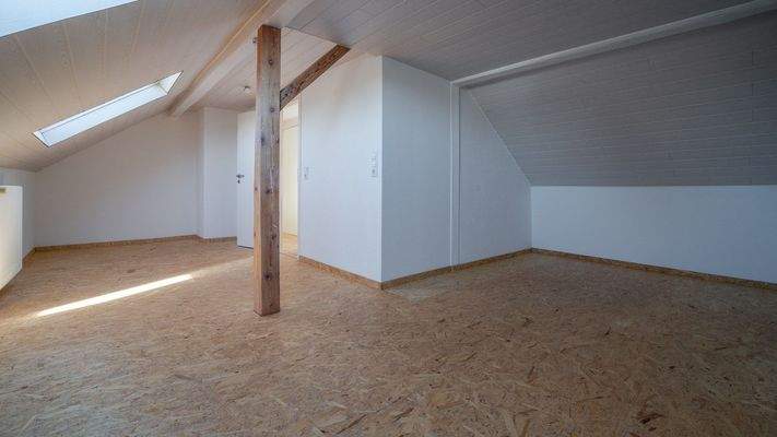 Wohnzimmer oder Schlafraum Dachgeschoss