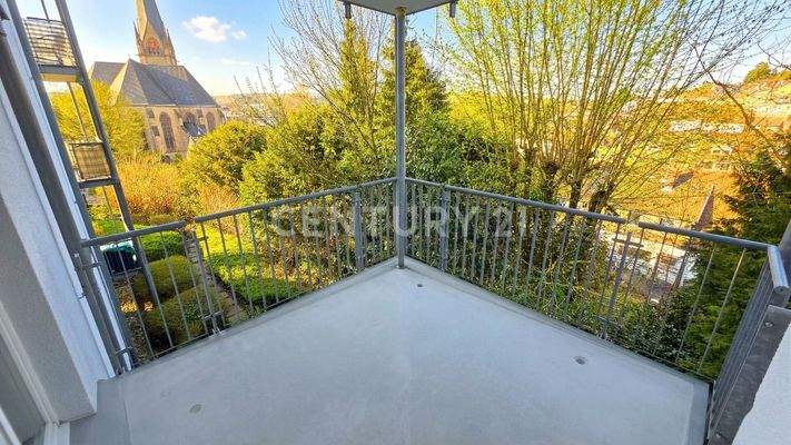 Attraktiver Balkon mit vielen Gestaltungsmöglichkeiten