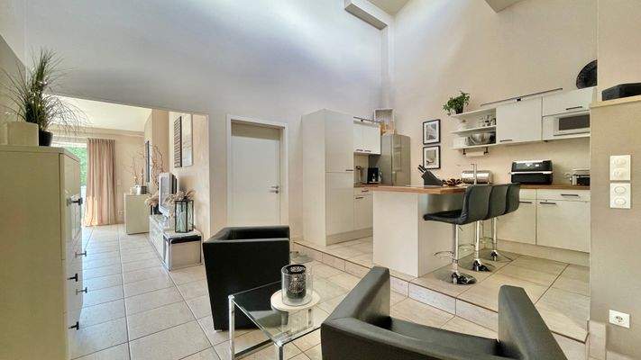 4-ZW / Flur mit offener Küche