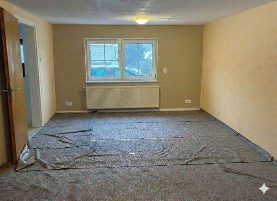 EG: Wohnzimmer Richtung Straße