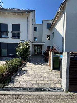 Der gemeinsame Zugang zu beiden Gebäudeteilen