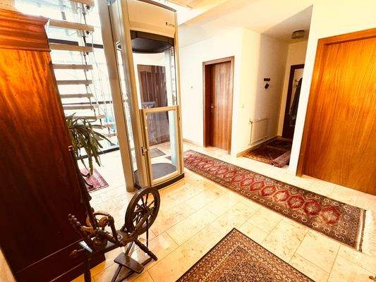 7. Eingangsbereich EG