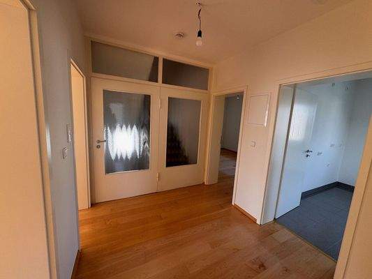 Flur | Blick zur Wohnungstür