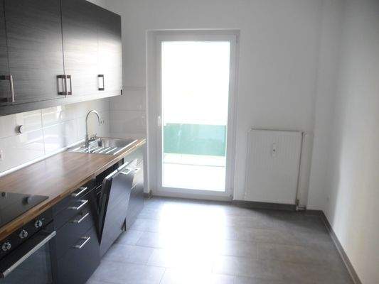 Küche m. Zugang z. Balkon