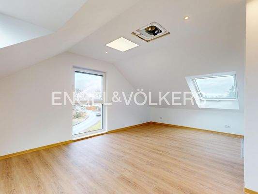 lichtdurchflutetes Zimmer im DG ..