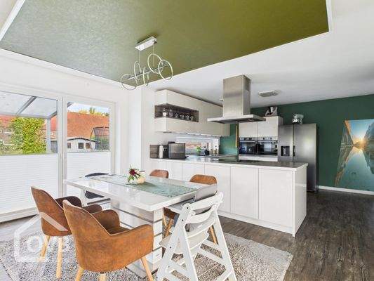 Küche / offener Wohn-/ Essbereich