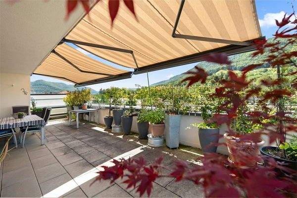 Terrasse mit elektrischen Markiesen