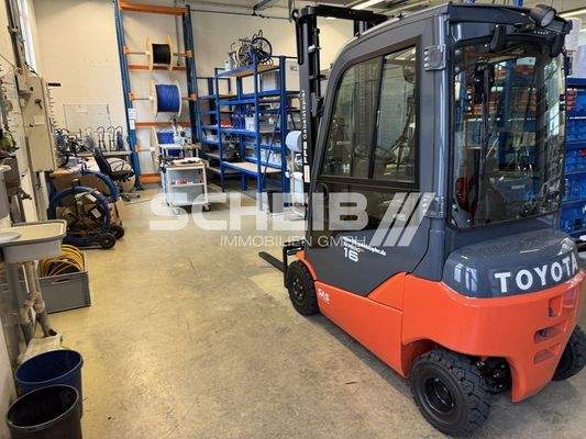 mit Gabelstapler befahrbar