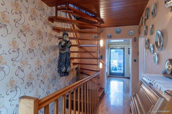 Flur im Obergeschoss mit Treppe