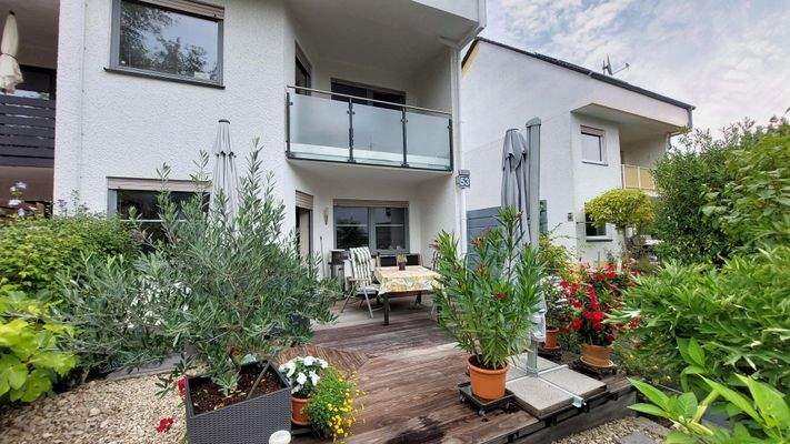 kleiner, sonniger Garten in Südwest-Ausrichtung