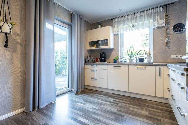 Küche, Einlieger-Wohnung, Ausgang Wintergarten