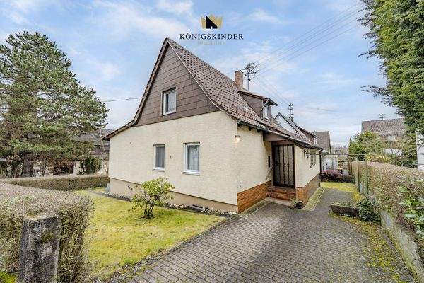 Hauseingang mit Stellplatz