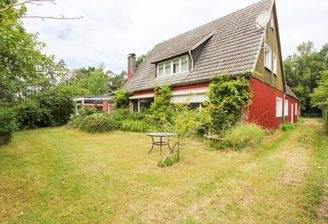 Garten und Südansicht Wohnhaus