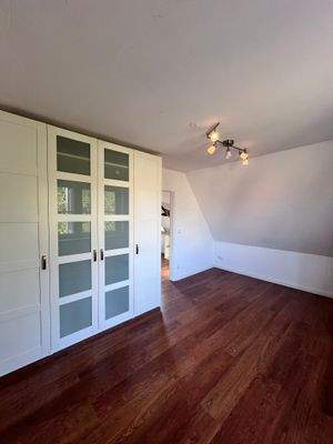 Schlafzimmer in der Seitenansicht