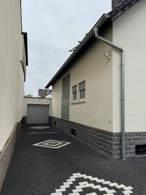 Garage/Zufahrt