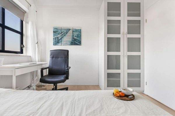 Schlafzimmer + Arbeitsbereich