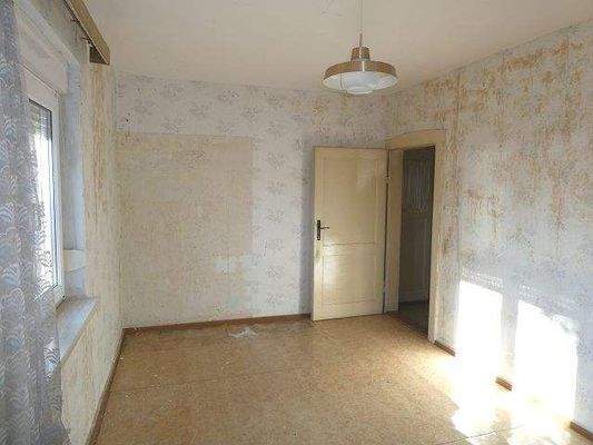 EG: 3x Räume + Flur