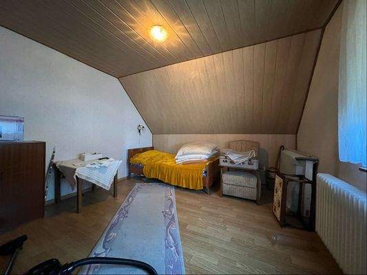 mit ehem. Küche verbundenes Zimmer