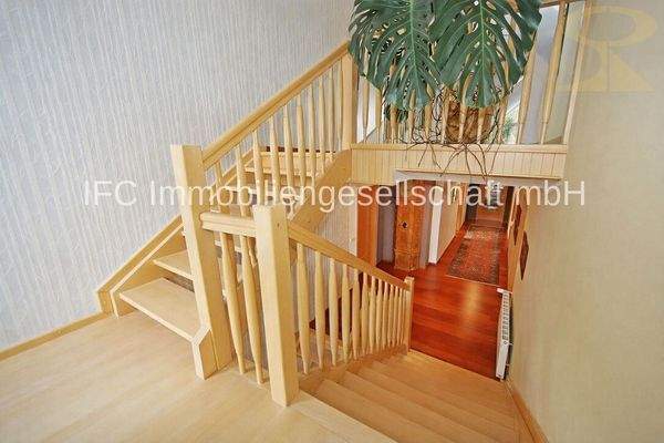 Treppe zur Dachspitze