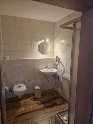 Bad im Pensionszimmer