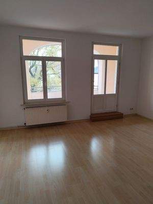 Wohnzimmer mit Zugang Balkon