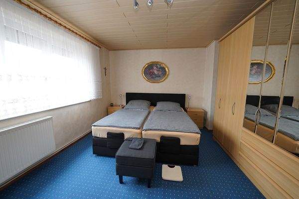 10 - Schlafzimmer.JPG