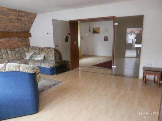 Teilansicht-Wohnzimmer