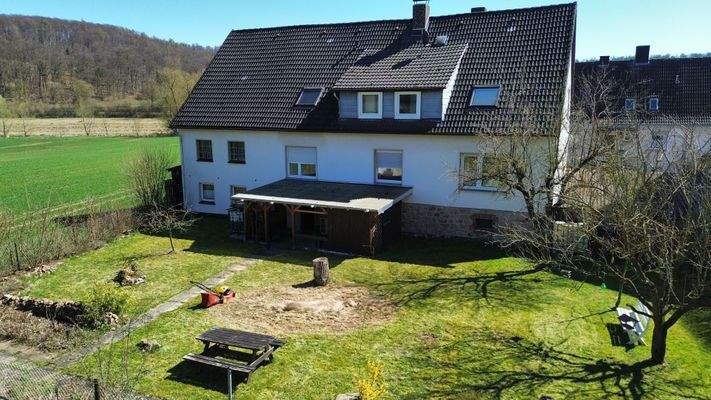 03 Rückseite mit sonnigem Garten.jpg