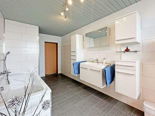 Badezimmer 1 (Erdgeschoss)