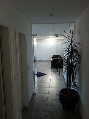 Blick vom Flur ins Wohnzimmer