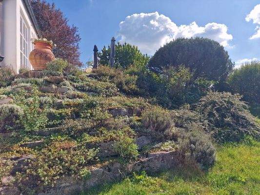 Abgeböschte Terrasse