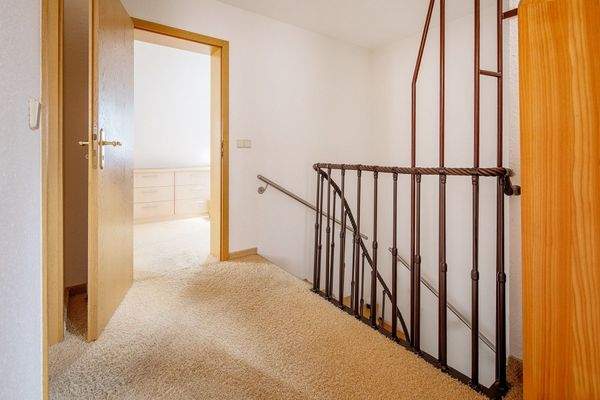 OG - Flur - Haus rechts