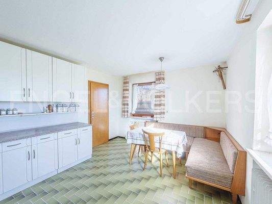 Küche mit Speisekammer