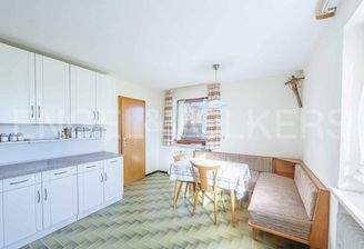 Küche mit Speisekammer