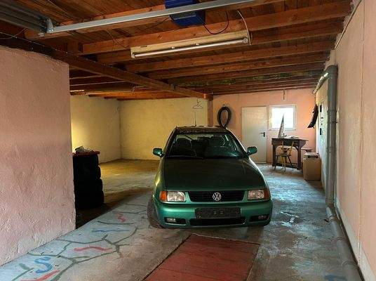13 Geräumige Garage.jpg