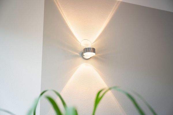 Dimmbare Wandlampen im modernen Stil sorgen für ei