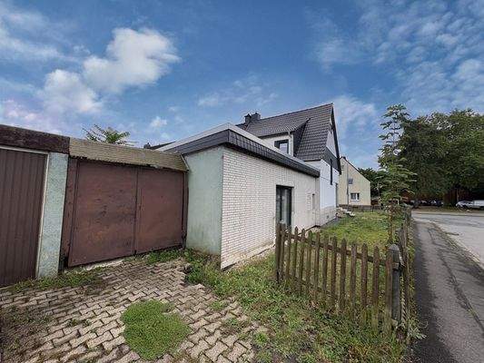 Garagen und Rückansicht