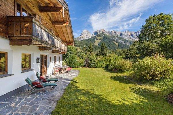 Die Terrasse lädt zum Verweilen ein