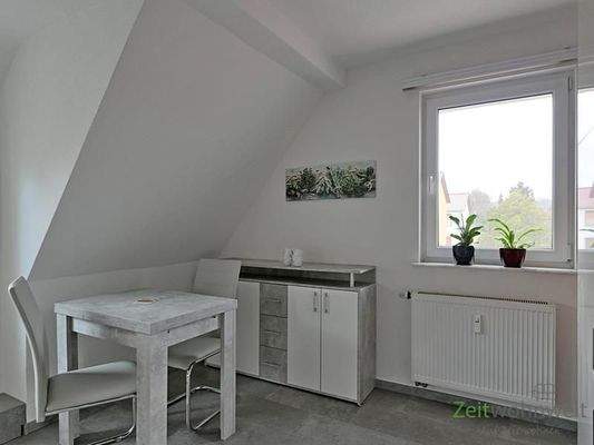 kleiner Esstisch in der Küche