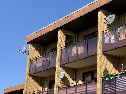 2 Balkone oben links u Mitte