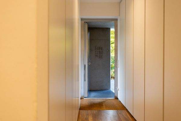 Einbauschränke als Garderobe.