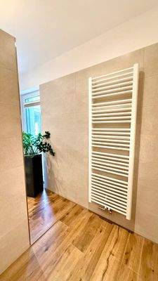 Handtuchheizkörper im Duschbereich