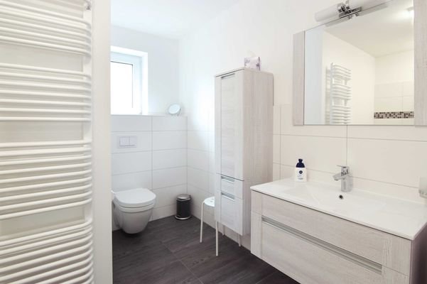 Haus-Sorgenfrei--Ferienwohnung-7-Duschbad-EG-(1)