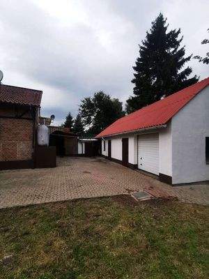 Haus mit Nebengebäude